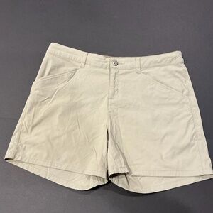 Patagonia Women’s Quandary Hiking Shorts 5 Inch Inseam Khaki Size 8
